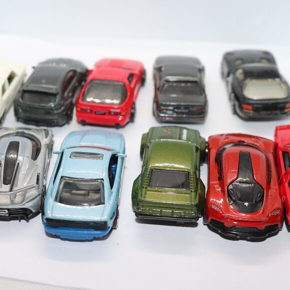 Hot Wheels lot of 10 daily driver and sporty cars diecast 1:64 scale - Picture 4 of 5